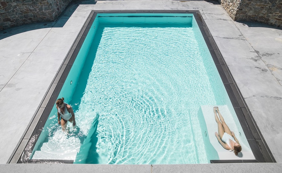 KWS Blue Daimond PVC zwembad met overloopgoot inlooptrap en bordes